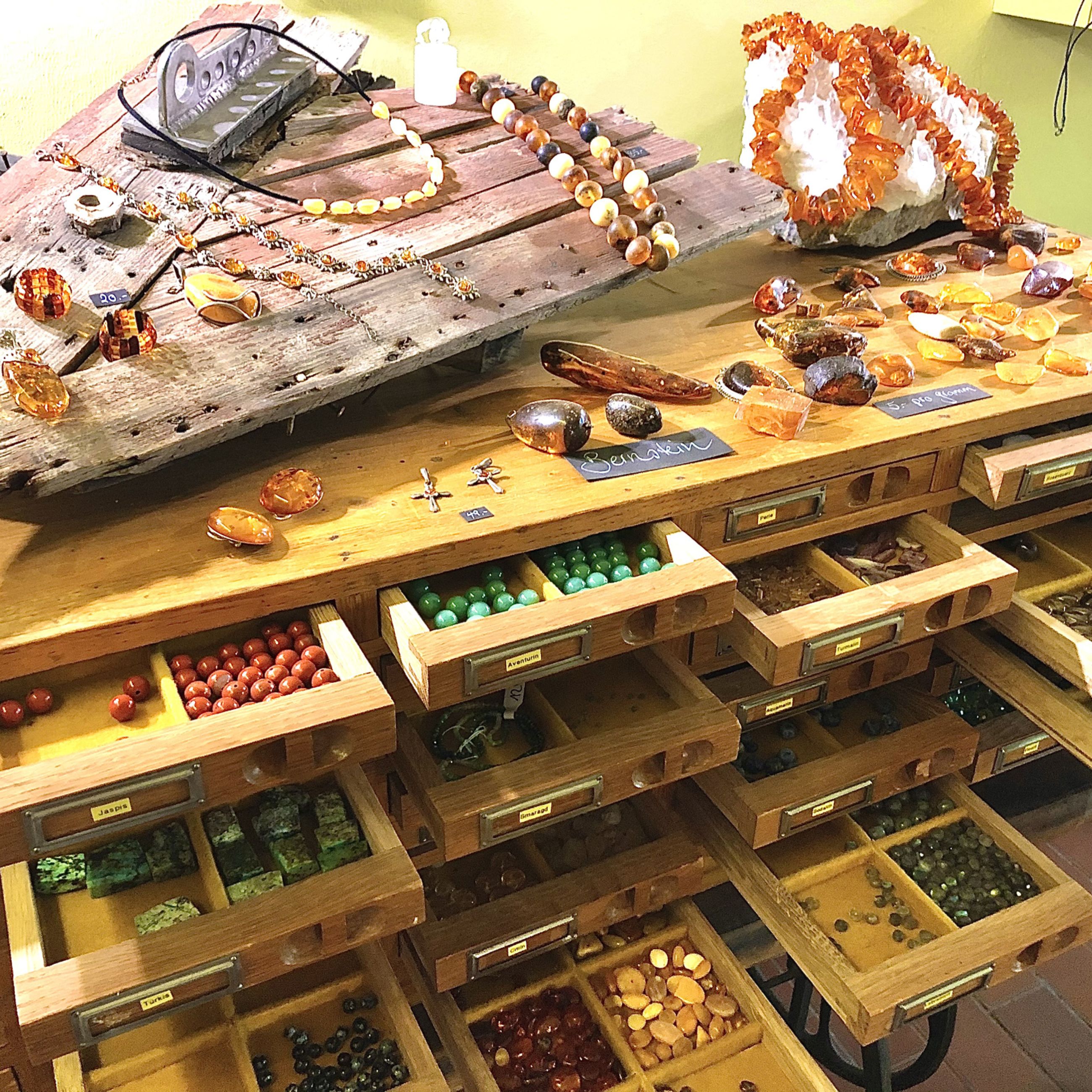 Fachgeschäft für Edelsteine grosse Auswahl